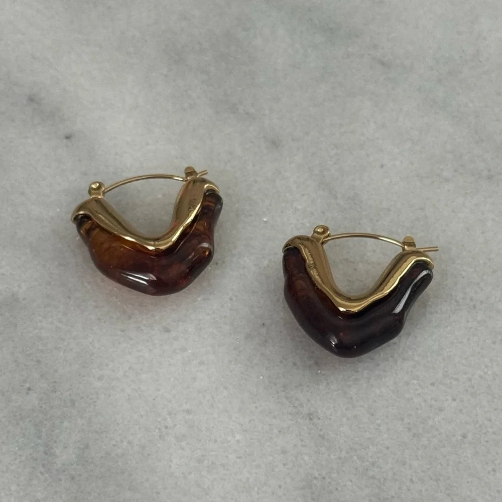 Gold Brown Turtle Resin Vintage Style Triangle Geometric Hoop Earrings - Picture 4 of 5